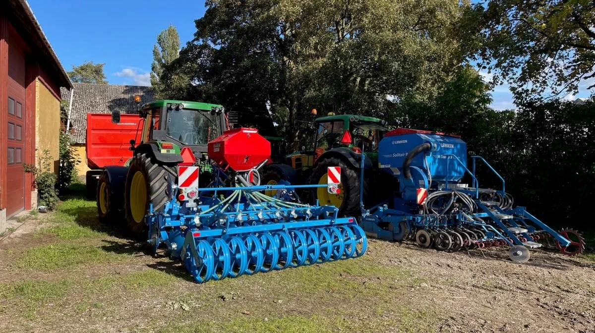 Landbrugsskolen Sjælland i Roskilde har købt en discharve og en stivtandsharve, der bruges for at reducere omfanget af jordbehandling, når markerne skal behandles. Foto: Landbrugsskolen Sjælland