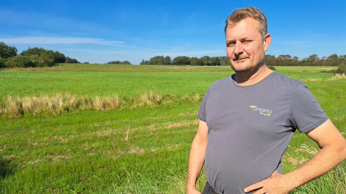Claus Christensen driver i omegnen af 145 hektar jord på de to ejendomme Ny Vestergård og Elkærgård øst for Esbjerg. Foto: Louis Andreas Michaelsen.