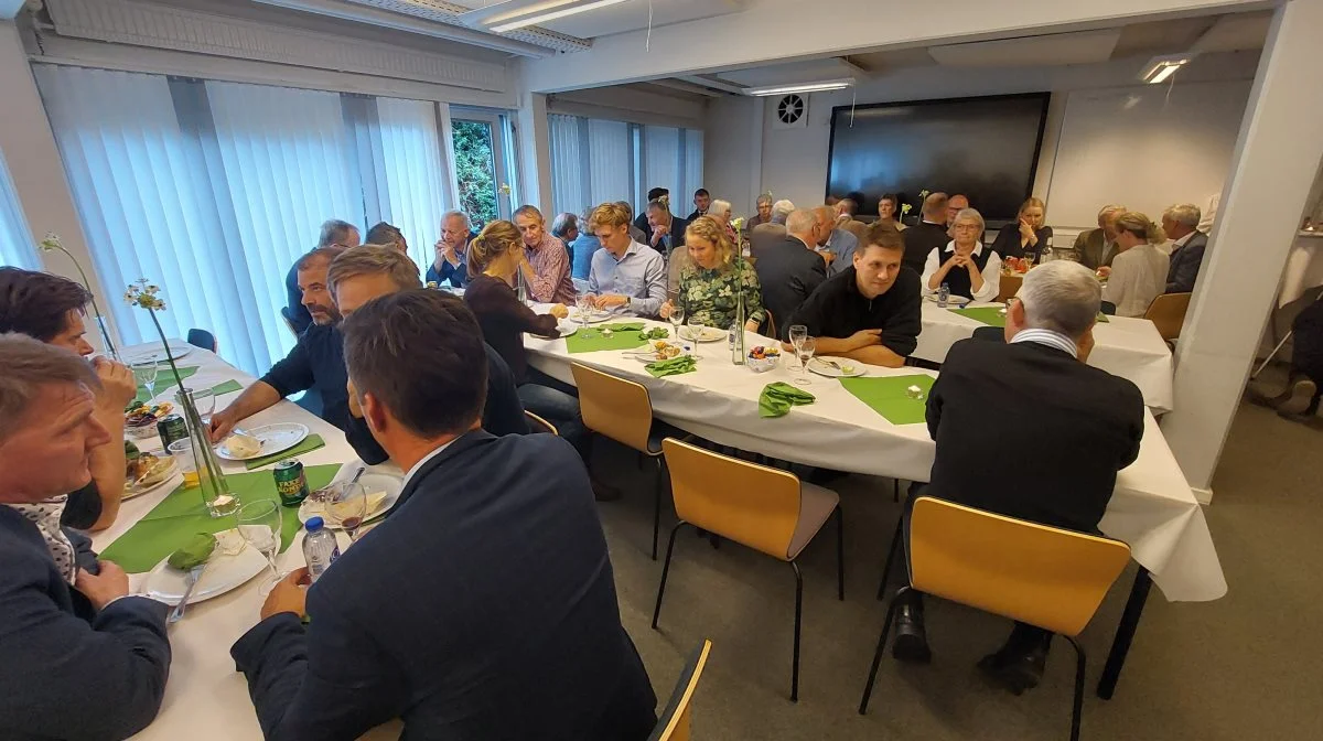 Der var et stort rykind til Niels Peter Ravnsborgs jubilæumsreception i Hillerød for nylig. Foto: Kirsten Dall Dinesen