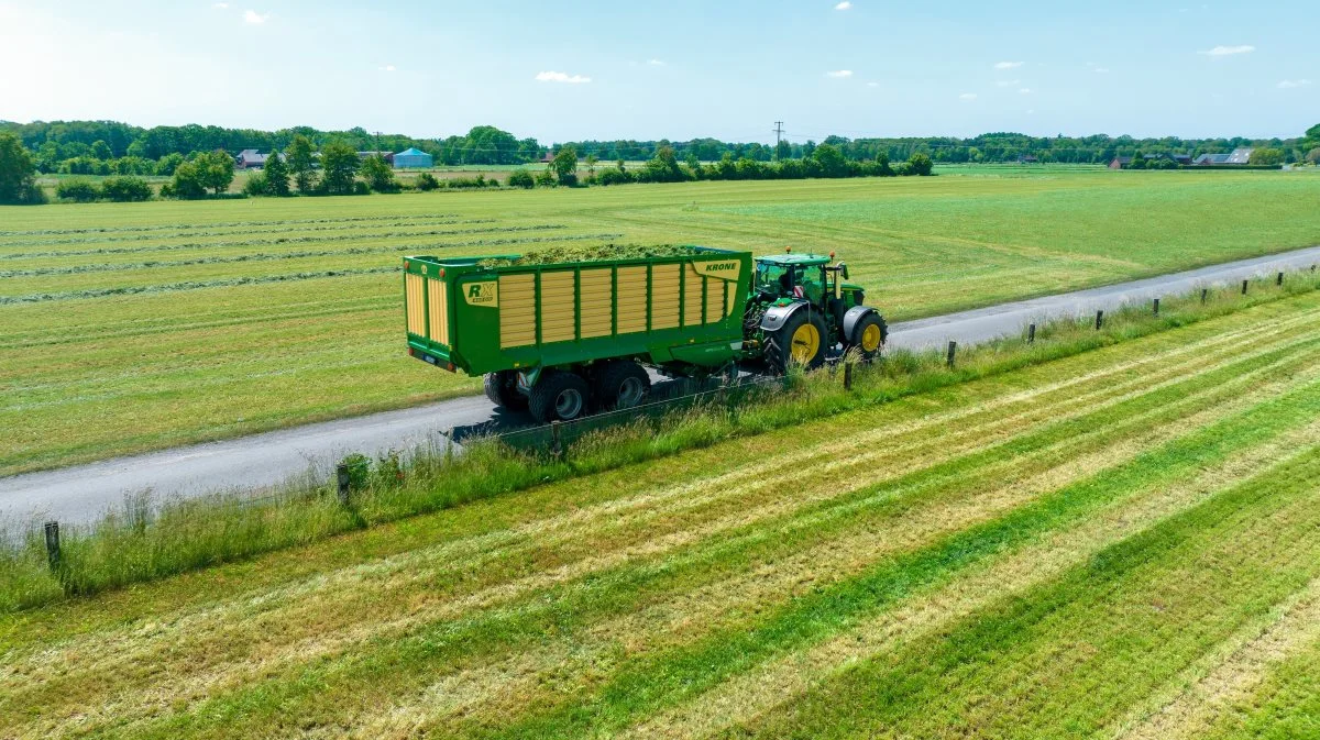 Krone har opdateret RX- og ZX-opsamlervognene med blandt andet OptiGrass-snittersystem. Opsamlervognene har en kapacitet fra 33 til 56 kubikmeter samt mulighed for et bredt udvalg af ekstraudstyr. Pressefotos