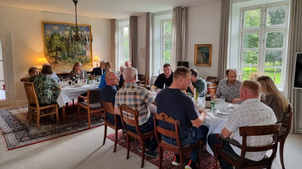 Alle tidligere kolleger, som var blevet inviteret, dukkede op til hædringen og fejringen. Foto: Anders Lei