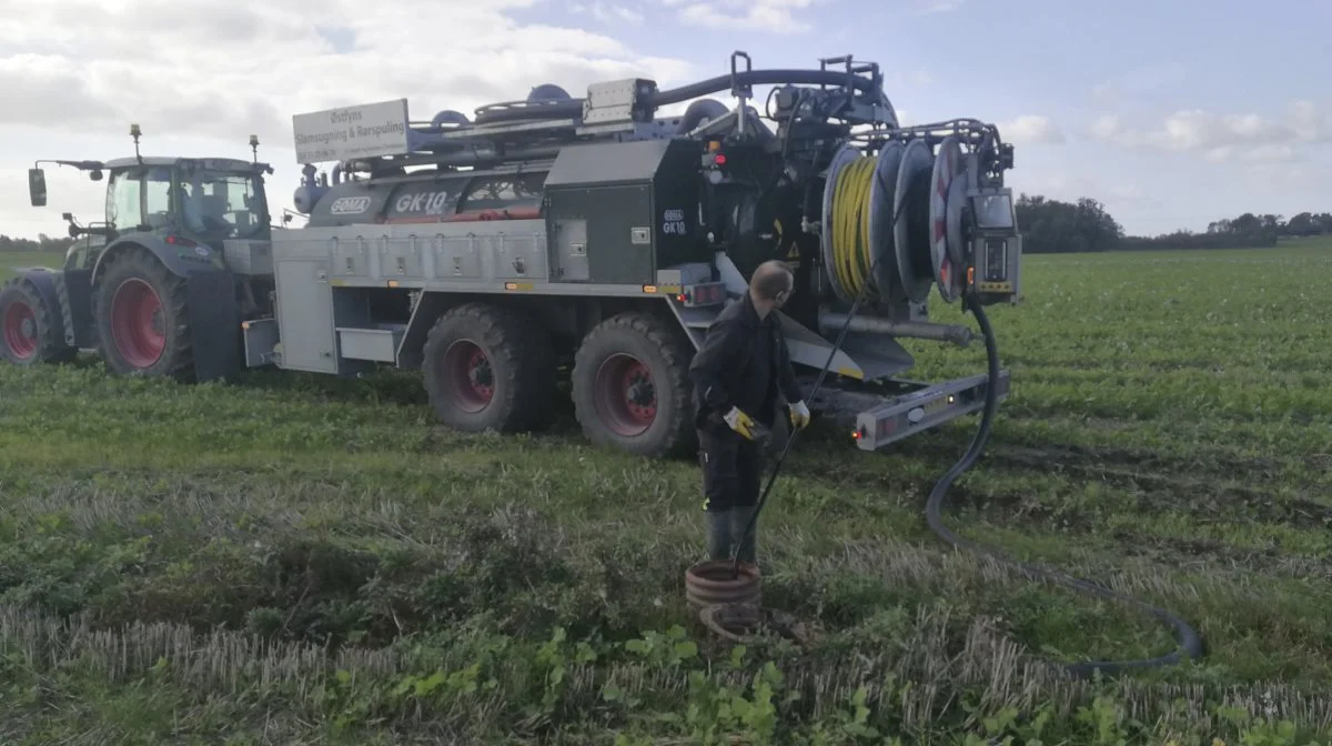 Jesper Christensen påpeger vigtigheden af at holde drænene i orden, og at få spulet rørene måske hvert andet år, hvis risikoen for tilstopning er til stede.