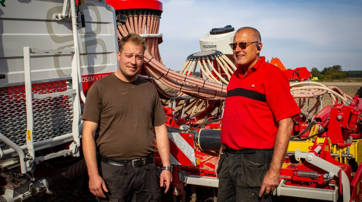 Søn og far - Jonas og Lars Rubæk. For dem handler skiftet til Pöttinger om god service og stærke og holdbare redskaber, hvor prisen også holder.