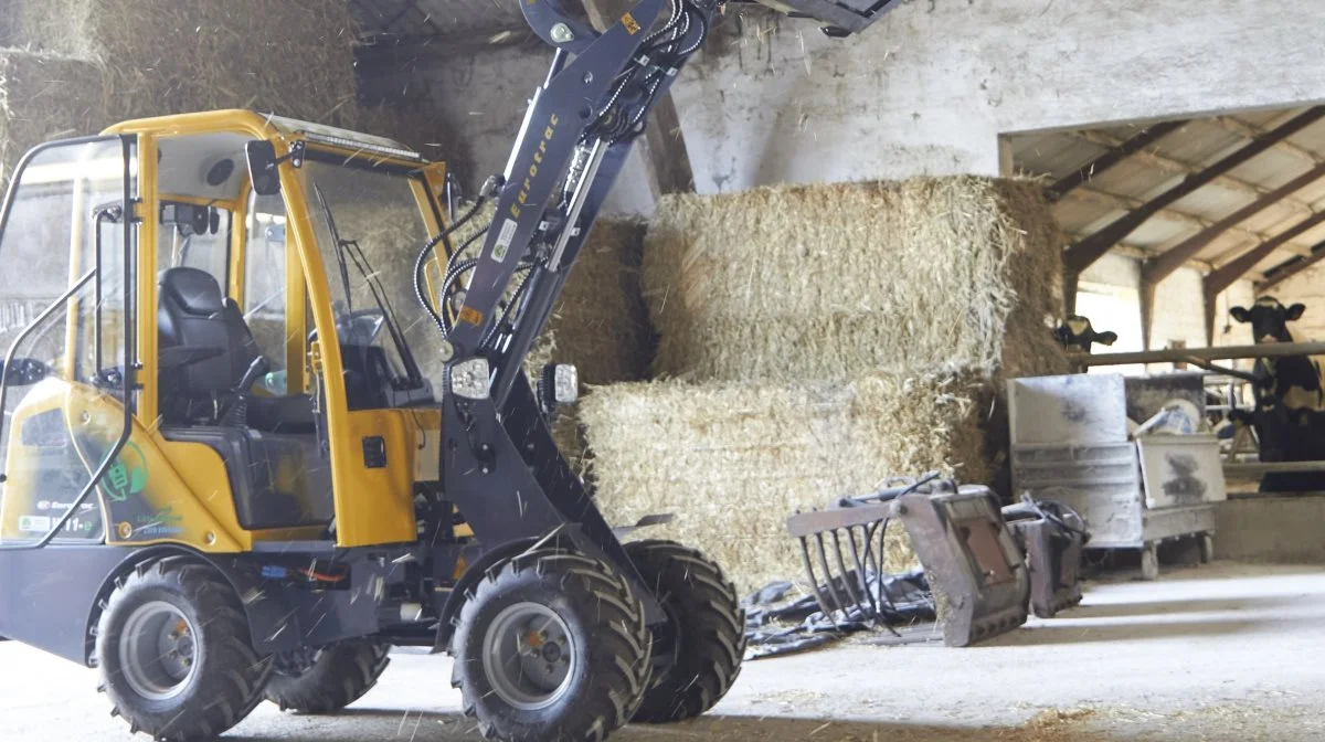 Peter har købt en Eurotrac W11-e fra J. Maskiner, Rødekro. Maskinen kan løfte 1.200 kg og arbejde i 10-12 timer på én opladning.