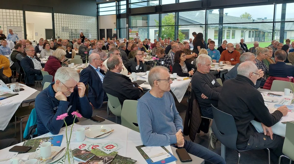 Fuldt hus til årsmødet i Økologisektionen i Landbrug & Fødevarer, der blev holdt på uddannelsescenteret Hansenbergs afdeling ved Lunderskov nær Kolding, hvor landbrugsuddannelserne er placeret. Foto: John Ankersen