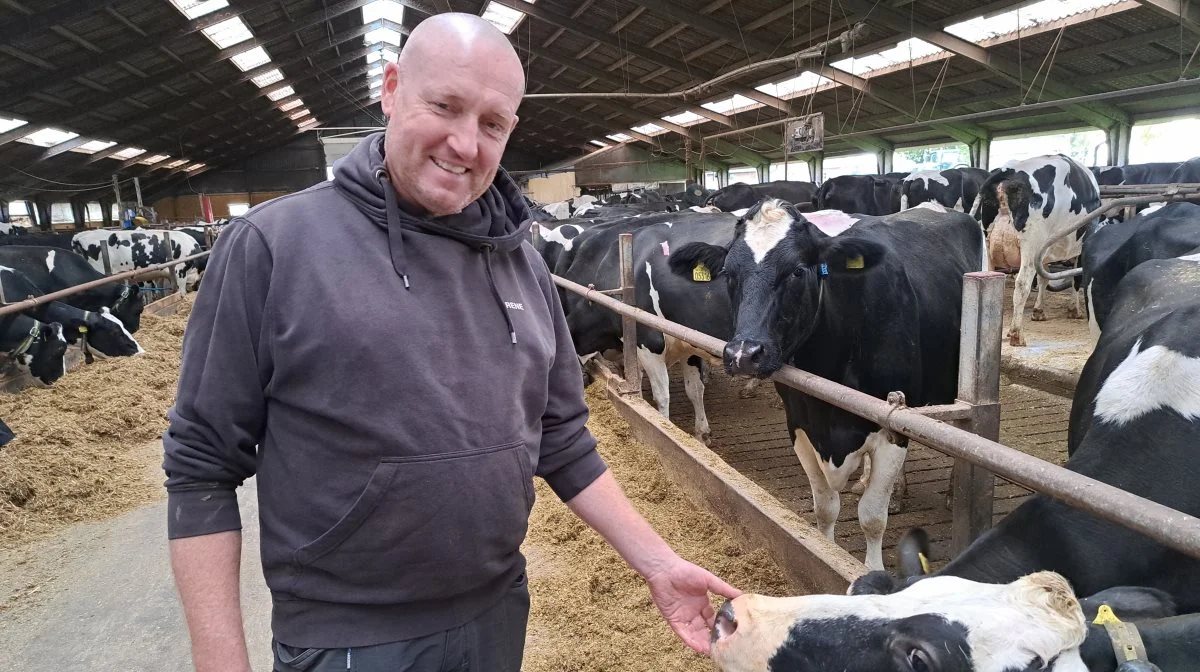 Rene Rasmussen købte gården Knudsminde i 2000. I dag er bedriften på 550 hektar og 300 malkekvæg med en ydelse på 13.700 kg EKM. Foto: Louis Andreas Michaelsen.