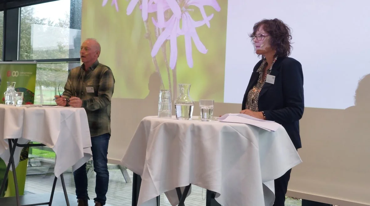 Formand i L&F Økologi, Hans Erik Jørgensen (tv) og økologichef Kirsten Lund Jensen afgav i fællesskab bestyrelsens beretning i forbindelse med årsmødet i Økologisektionen i L&F. Foto: John Ankersen
