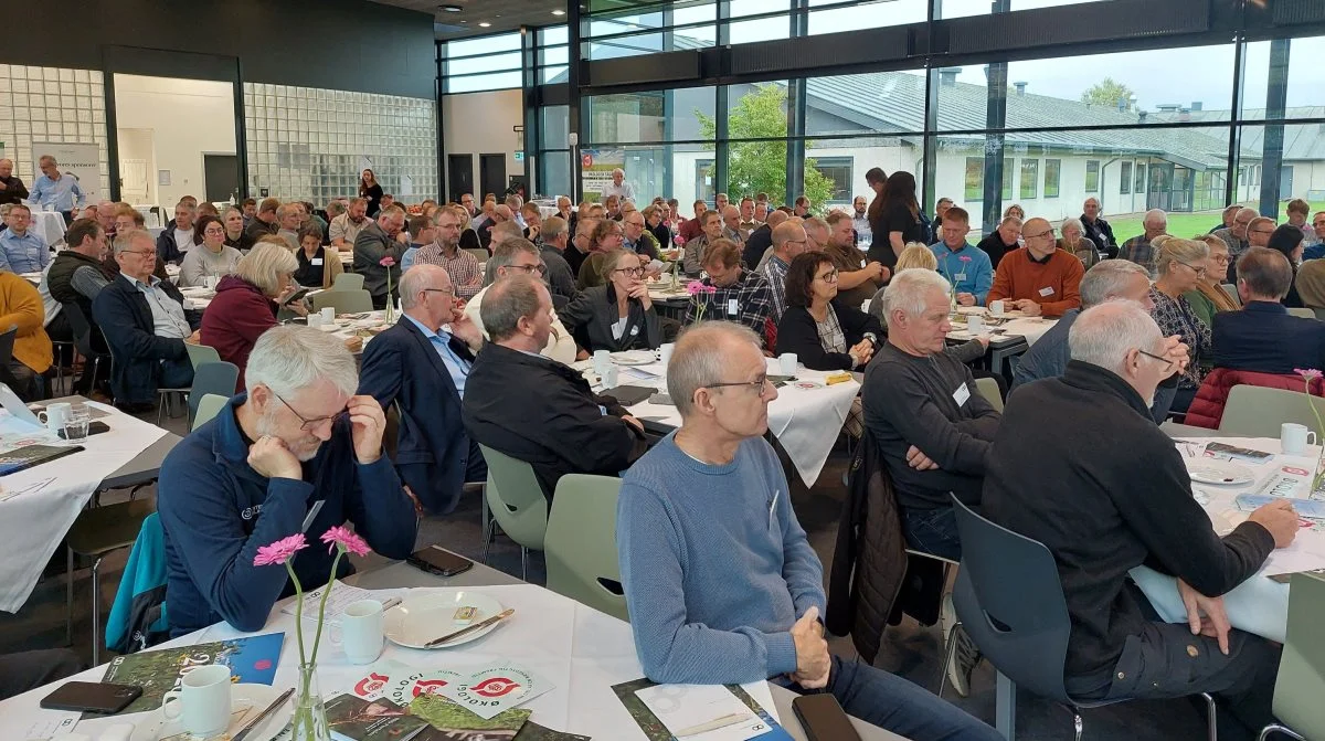 Fuldt hus til årsmødet i Økologisektionen i Landbrug & Fødevarer, der blev holdt på uddannelsescenteret Hansenbergs afdeling ved Lunderskov nær Kolding, hvor landbrugsuddannelserne er placeret. Foto: John Ankersen