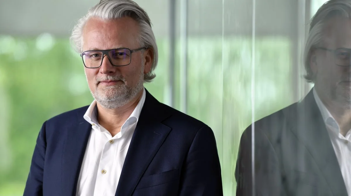 Koncerndirektøren hos Arlas europæiske forretning, Peter Giørtz-Carlsen, fortæller, at aftaler i England vil komme alle mejeriets landmænd til gode. Foto: Graham Flack/Arla