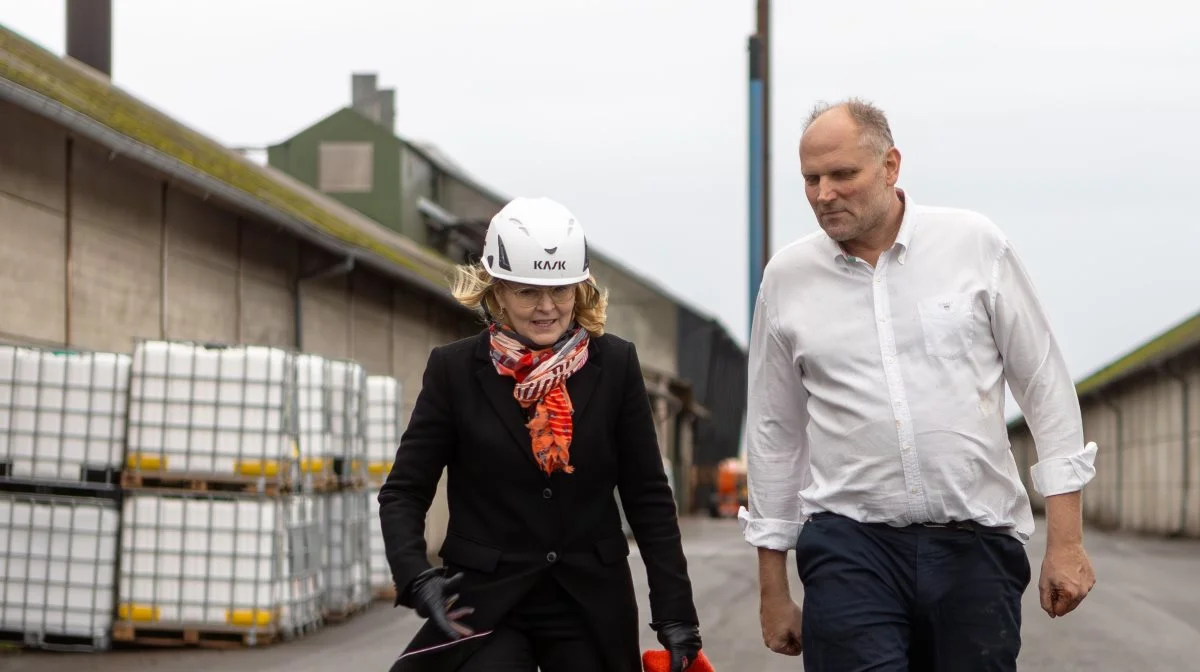 Christel Schaldemose (A) besøgte forleden Emmelev A/S og medejer Morten Simonsen. Foto: Karsten Himmelstrup