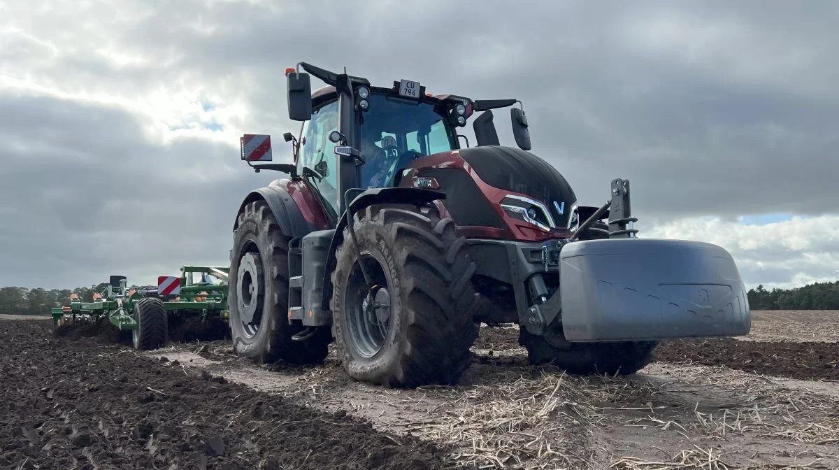 Valtra vil vise sine kunder, at traktorerne kan køre på andet end fossilt diesel og at det er en mulighed for landmanden for at reducere deres CO2-aftryk.