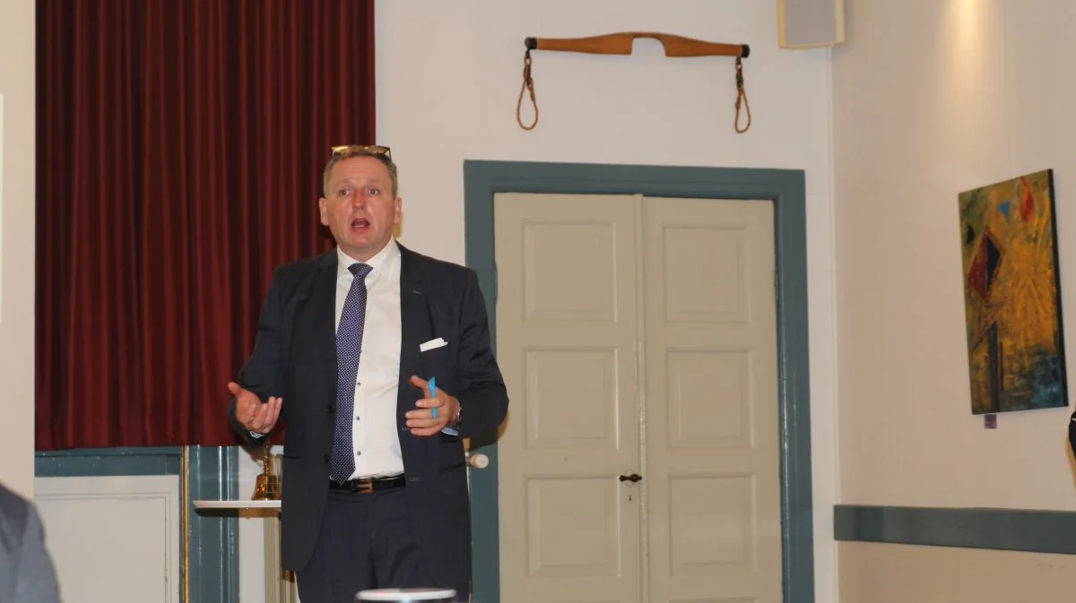 Det er i Vig Forsamlingshus, at Anders Mortensen, formand for Odsherreds Landboforening, onsdag den 22. november skal motivere for en fusion med Sjællandske Familielandbrug. Foto: Jesper Hallgren