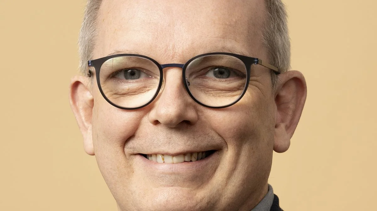 Danmarksdemokraternes landbrugsordfører, Hans Kristian Skibby, vil have kontrolgebyrerne sat ned i forbindelse med almindelige kontroller, mens opfølgende kontroller skal være dyrere. Foto: Marie Hald