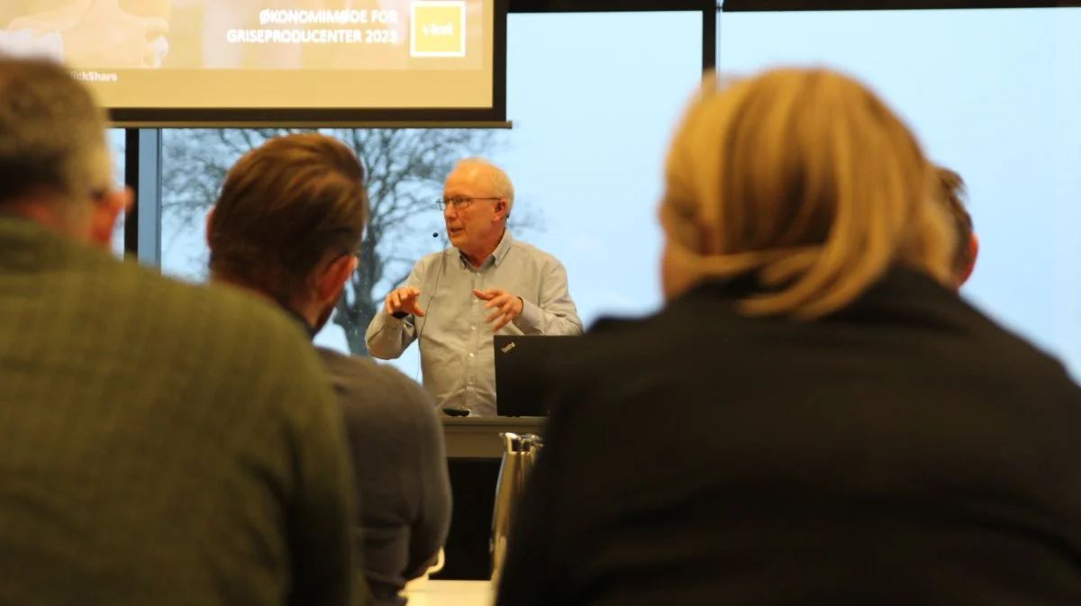 Der er snart kun 100 professionelle griseproducenter tilbage på østlige øer, og det fik VKST-konsulenten Finn Skotte til at betegne de knap 40 fremmødte griseproducenter som »noget særligt«. Foto: Jesper Hallgren