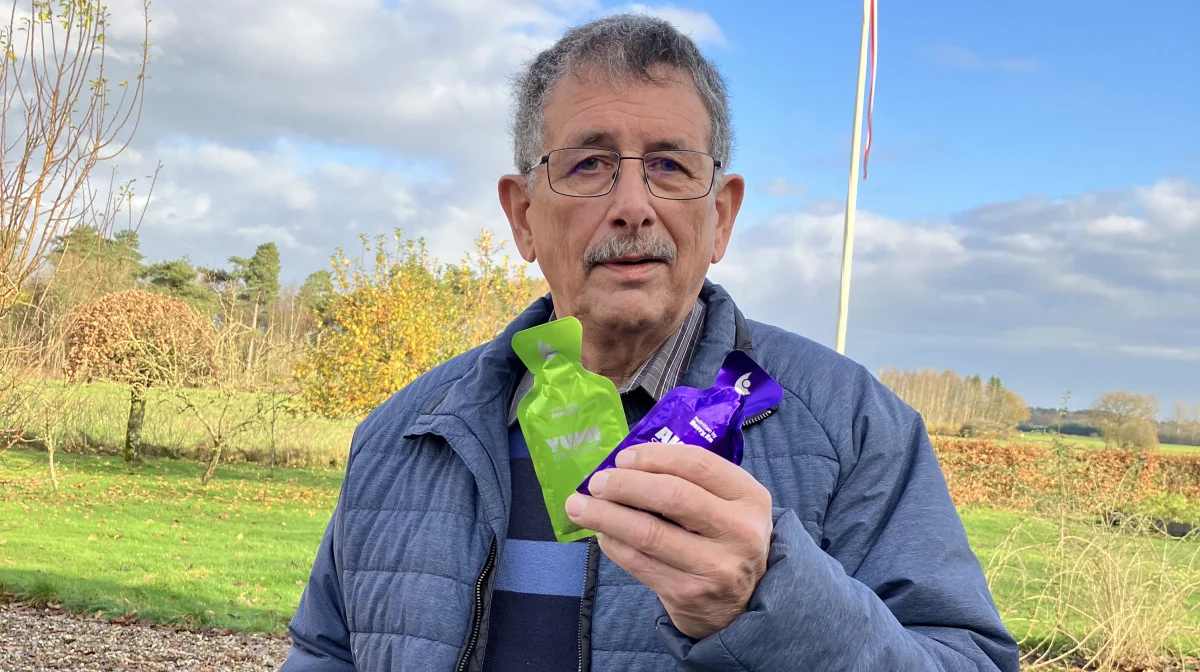 Deltidslandmand Søren Andreas Sørensen fra Agerbæk mener selv, at han undgik kunstig hofte med kosttilskud fra Sundhedsshoppen. Foto: Sundhedsshoppen.