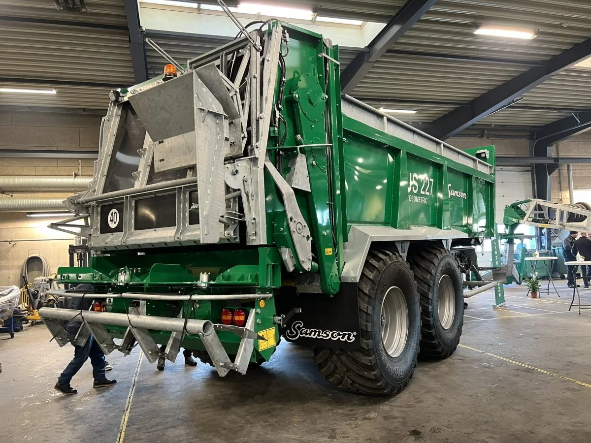 Maskinerne fra Samson Agro håndterer store værdier, og måske er det også her teknikken til håndtering af biokul skal findes. Her samarbejder Samson Agro sammen med en række vidensinstitutioner, om at finde de rigtige løsninger.