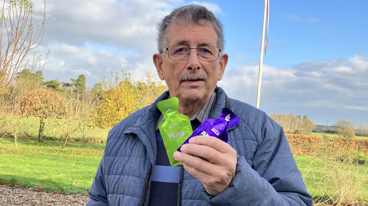 Deltidslandmand Søren Andreas Sørensen fra Agerbæk mener selv, at han undgik kunstig hofte med kosttilskud fra Sundhedsshoppen. Foto: Sundhedsshoppen.