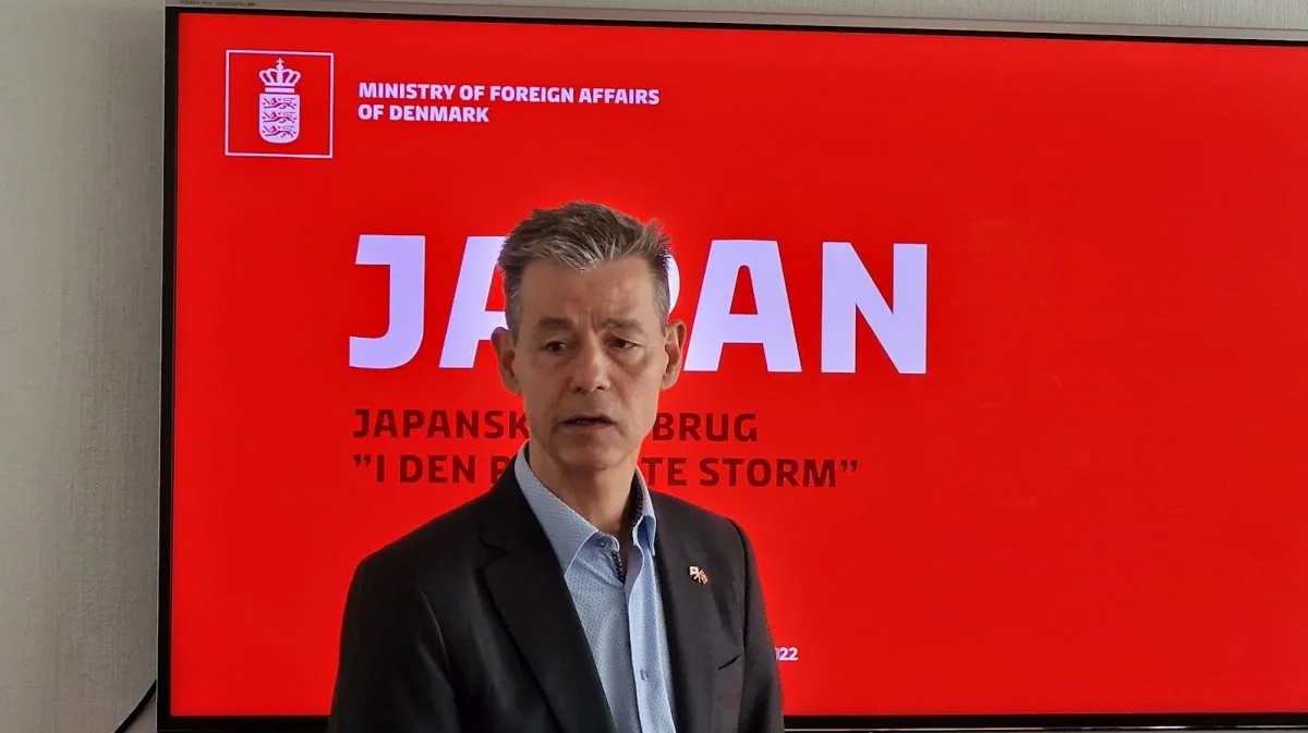 På den danske ambassade i Tokyo fik DFA-holdet nogle tankevækkende indlæg af blandt andet ambassadør Peter Taksøe-Jensen og statskonsulent Jesper Vibe-Hansen (foto) om Danmark i Japan - herunder, at de japanske forbrugere spiser stadig mere svinekød. Foto: Jørgen P. Jensen 