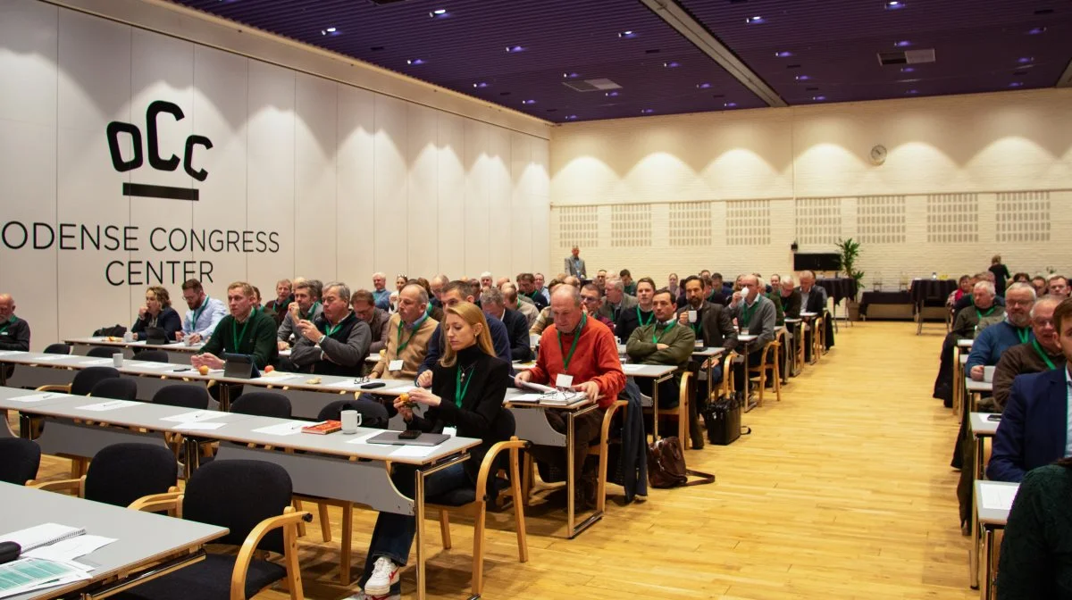 Cirka 130 deltagere var nået frem til årets økonomikonference. Arrangørerne havde fået flere tilmeldinger, men dårligt vejr holdt flere hjemme. Fotos: Henning K. Andersen