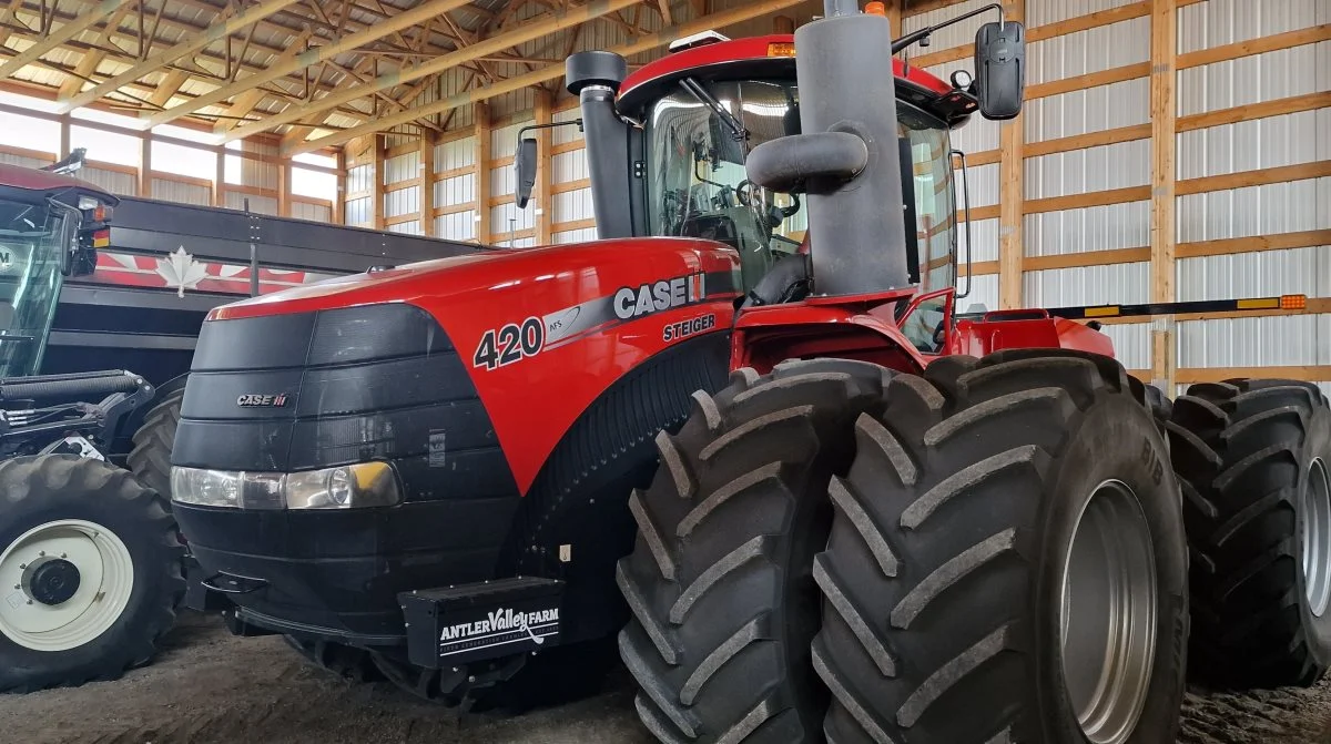 Én af Ian Chitwoods Case IH 420 Steiger med tvillingehjul.