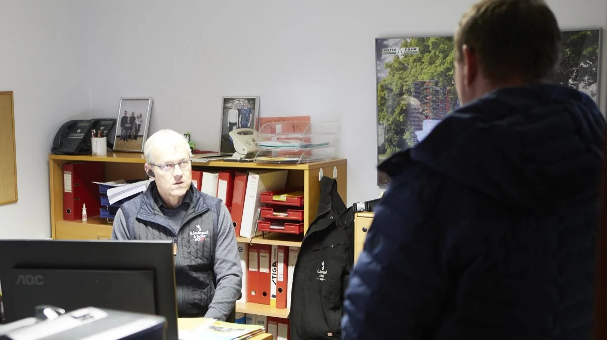 - Jeg kan godt lidt at sælge traktorer, og det er et godt fundament og trækplaster i en maskinforretning som vores, siger maskinhandler Lars Søndergaard.