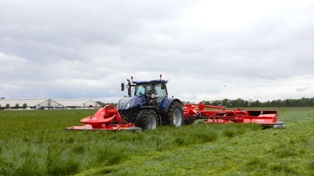 Udvalget af skårlæggere med arbejdsbredder på 12 meter eller derover er ikke stort. Derfor har Seges Innovation undersøgt konsekvenserne af at bryde CTF-systemer ved skårlægning. Foto: Kasper Stougård 