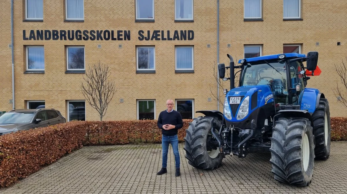 Forstander Poul Jørgensen glæder sig over fuldt belæg på erhvervsskolen, og ser frem til at byde gæster velkommen til åbent hus. Foto: Anders Lei
