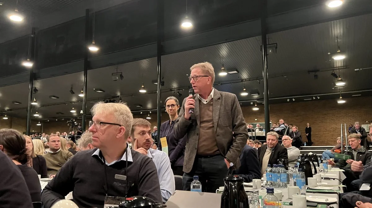 Der var pæn spørgelyst i salen under debatten efter beretningen, blandt andet fra EU-parlamentariker Asger Christensen (V),. Foto: Kasper Stougaard