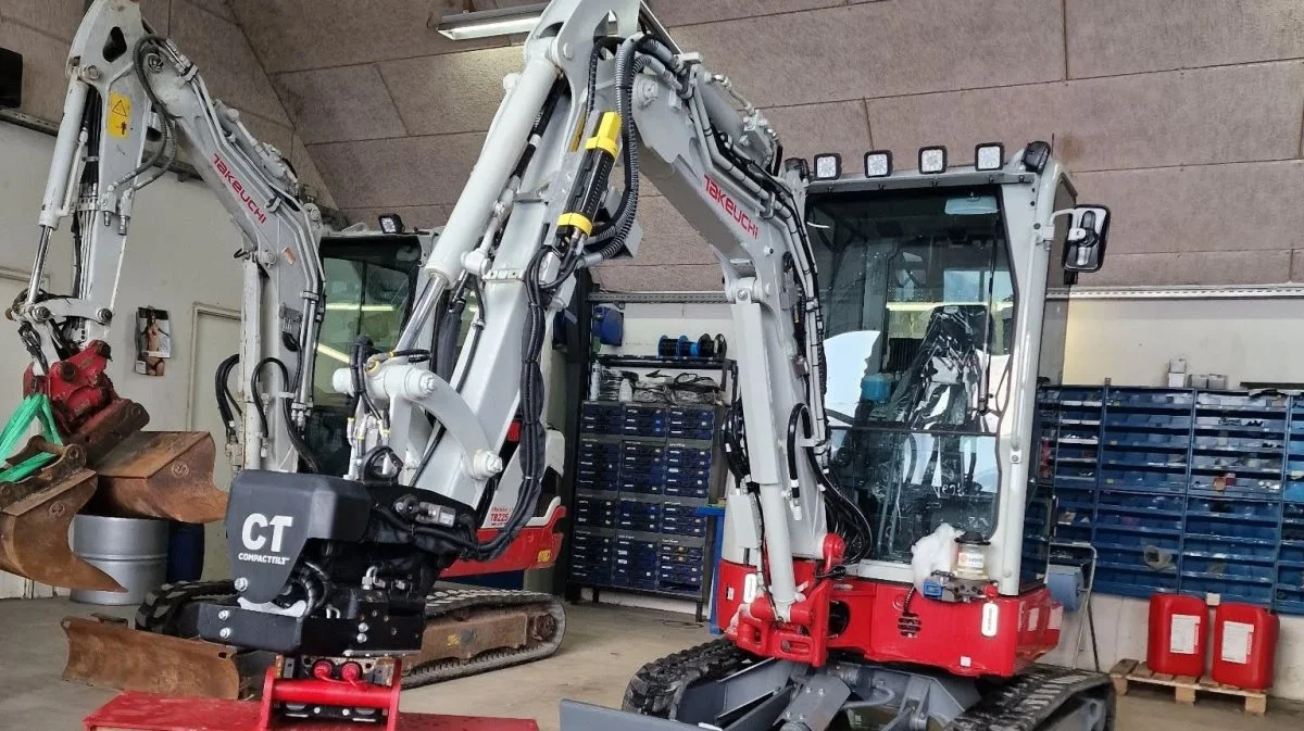Takeuchi 325 - minigraveren skal udstilles på Kloakmessen inden, Rasmus Bogetoft får den hjem på matriklen. 