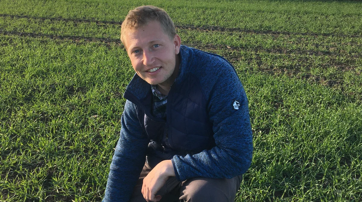 - Vi skal ud i marken og se, hvordan afgrøderne står, siger Daniel Damhus, planteavlsrådgiver, Velas. Arkivfoto