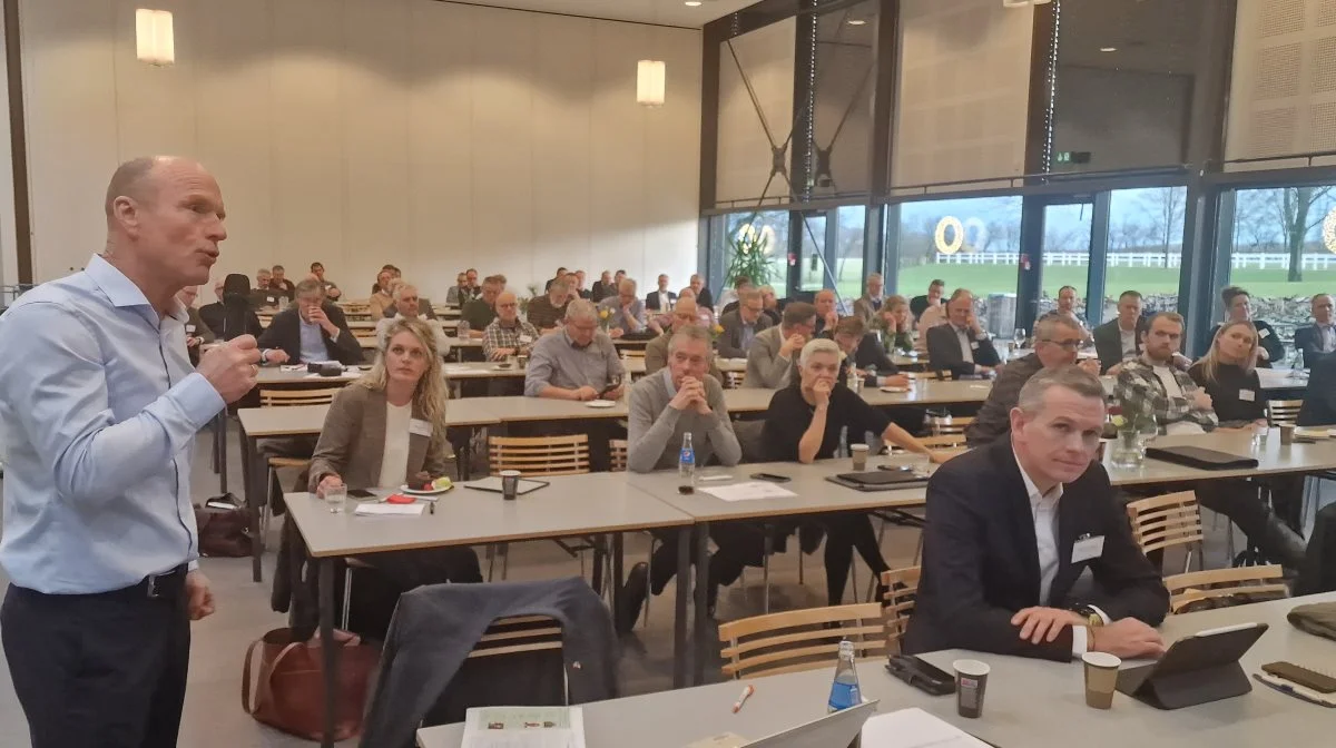 Omkring 100 medlemmer i Danish Farmers Abroad deltog i fredags i den halvårlige konference, der de senere år har været afholdt på Bygholm Landbrugsskole. Fotos: Jørgen P. Jensen