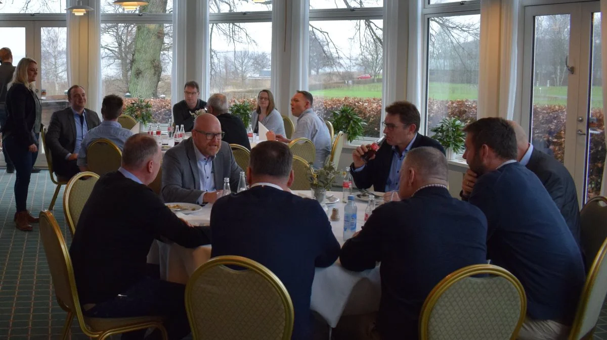 René Jensen (i midten) benyttede muligheden for at skabe nye, gode relationer. Foto: Jørn Chr. Jervelund