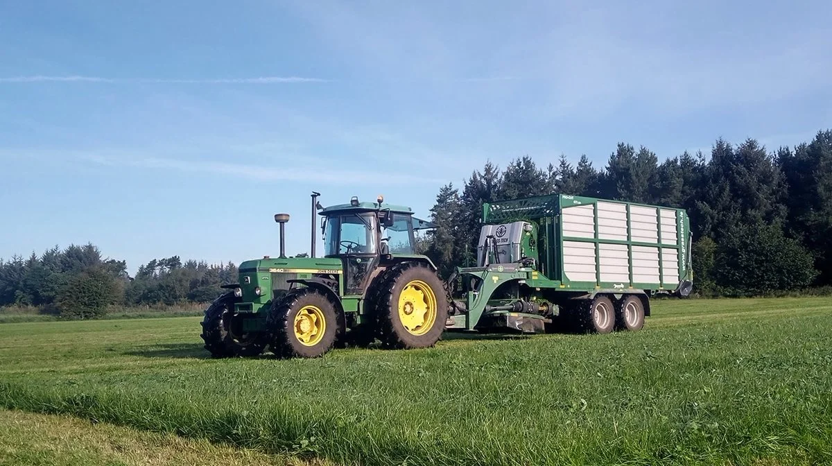 Maksigrass-fodervognen har givet mange fordele på bedriften, der kan ses på bundlinjen. Privatfoto