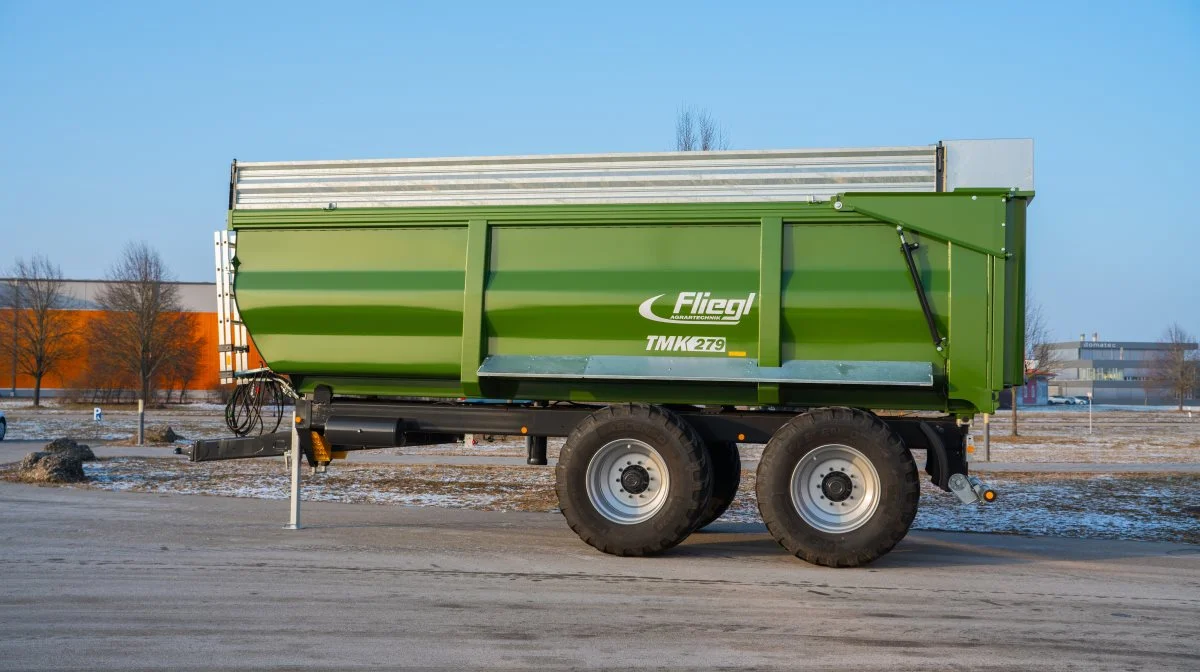 Fliegl lancerer en nyudviklet TMK 279 tipvogn med en tilladt totalvægt på 24 ton og en kapacitet fra 31 til 40 kubikmeter samt en maksimal kørselshastighed på 40 km/t. Foto: Fliegl