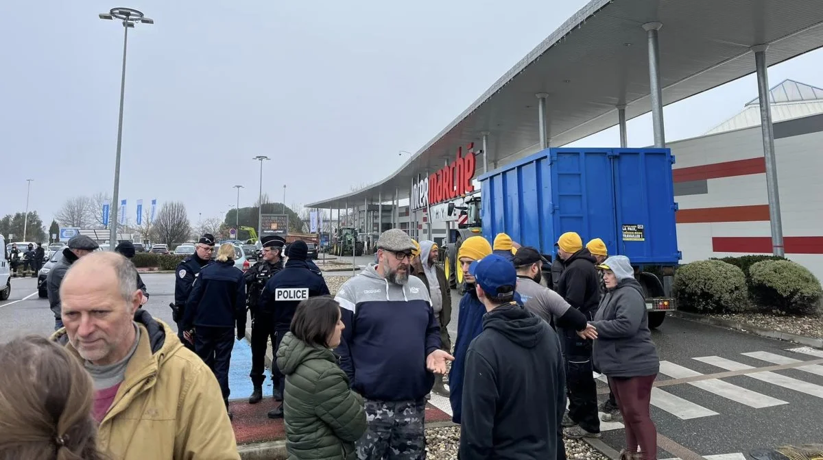 Politiet har været til stede til en række af optøjerne i Frankrig under demonstrationerne i denne uge. Foto: Coordination Rurale 47