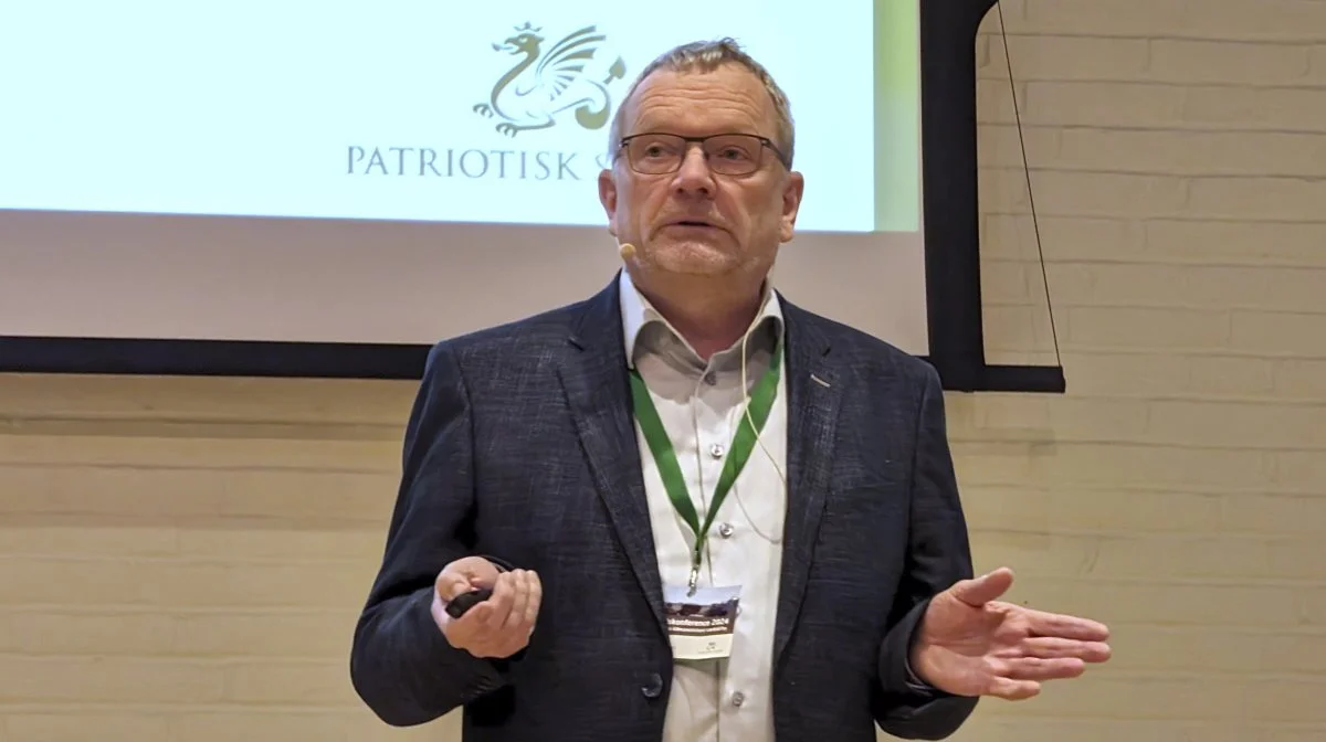 - Sidste år var tidligt sået hvede mange steder en fordel, men set over perioden 2018-2023 har det dog ikke udmøntet sig i bedre udbytter, pointerede chefkonsulent Erik Andkær Pedersen i sit indlæg på planteavlskonferencen. Fotos: Erik Hansen