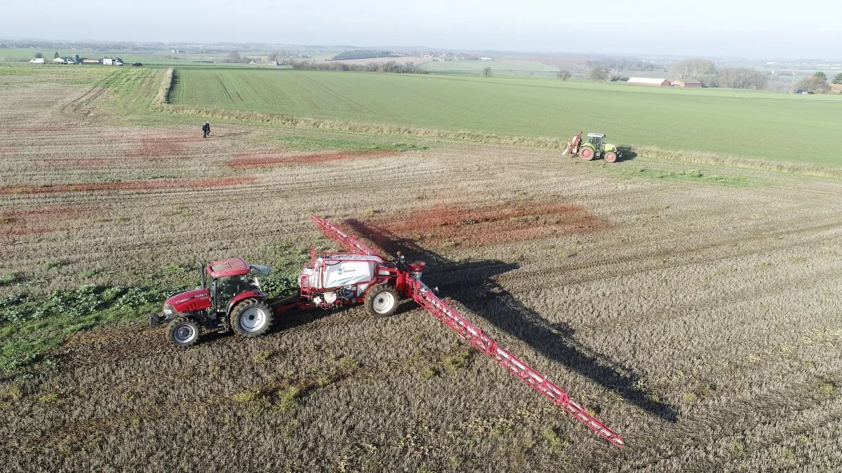 Udvikling af sensorer og sprøjteteknologi kan hjælpe landmændene med at reducere forbruget af pesticider på markerne. Det viser tests, som Teknologisk Institut har udført for Miljøstyrelsen.