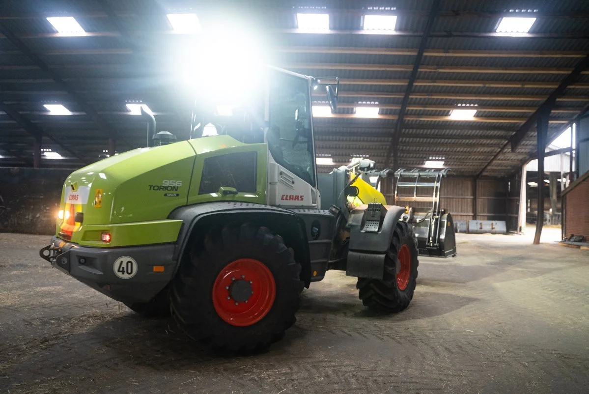 Torion »knækker« på midten og drejer på baghjulene, som giver stor fleksibilitet på kompakt plads. Foto: Brian Nonbo, Danish Agro Machinery A/S