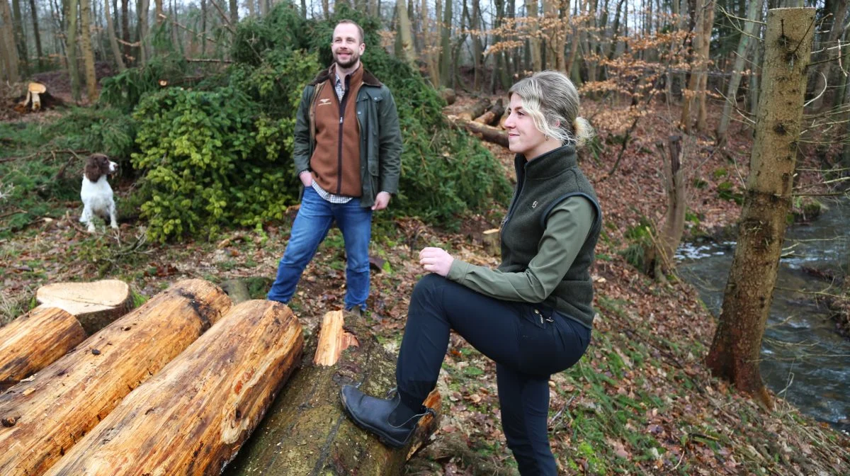 - Vi er rigtig glade for samarbejdet med København Zoo, siger skovfogederne, Bjørn Krüger Veng og Frederikke Kongslev, der virkelig har sat skub i naturforbedrende tiltag. Foto: Niels Okking