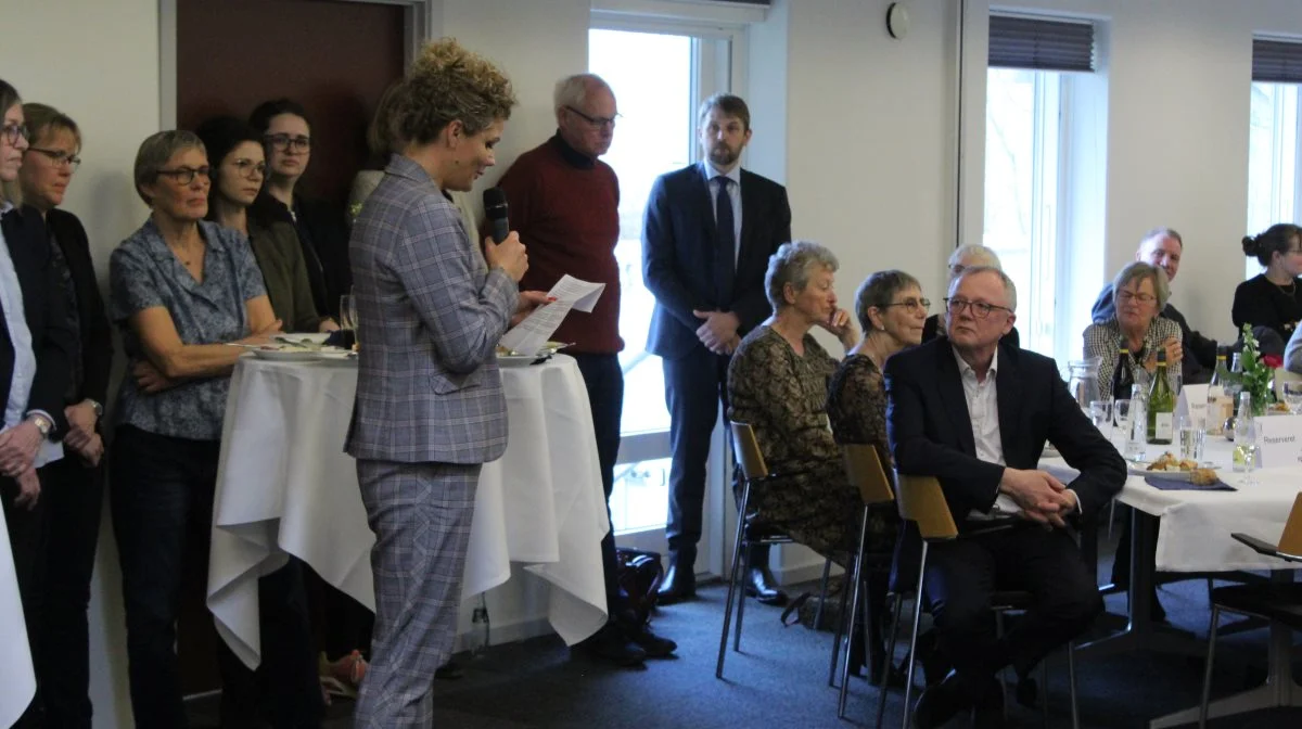 Den nyansatte direktør i Spiras, Lene Gade Hovmøller, betegnede i sin tale Niels Peter Madsen som både visionær og en rollemodel. Foto: John Ankersen