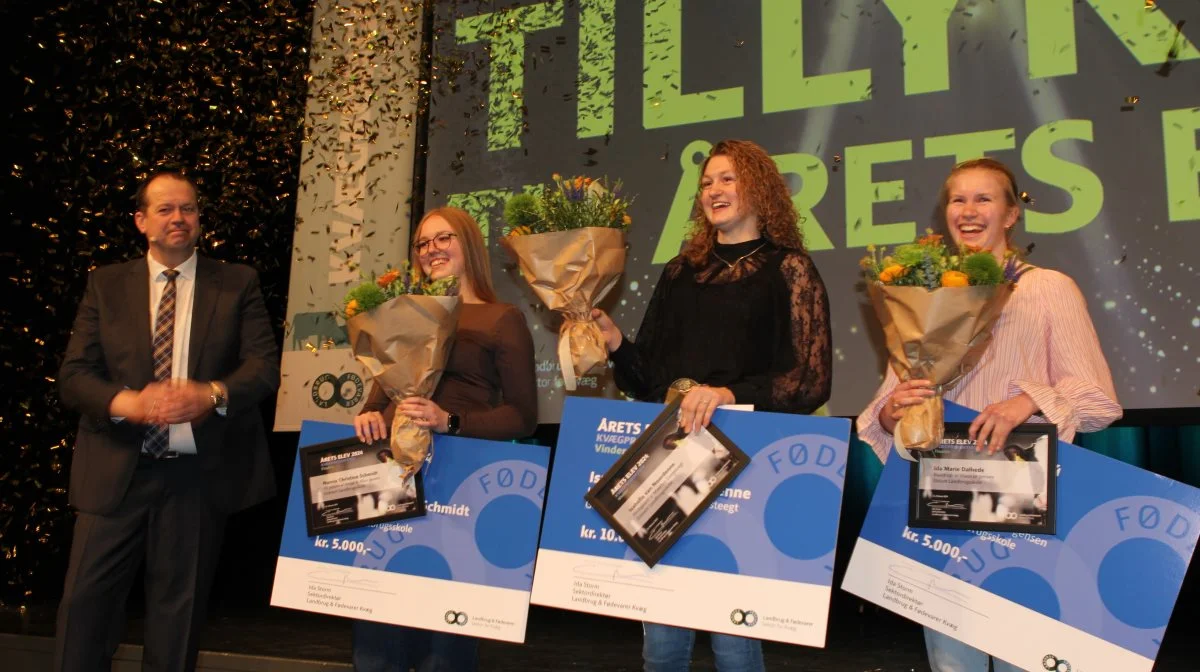 Nanna Christine Schmidt, årets elev Isabella von Noordenne (mf.) og Ida Marie Dalhede blev hyldet på Kvægkongressen i Herning. Foto: Line Brusgaard