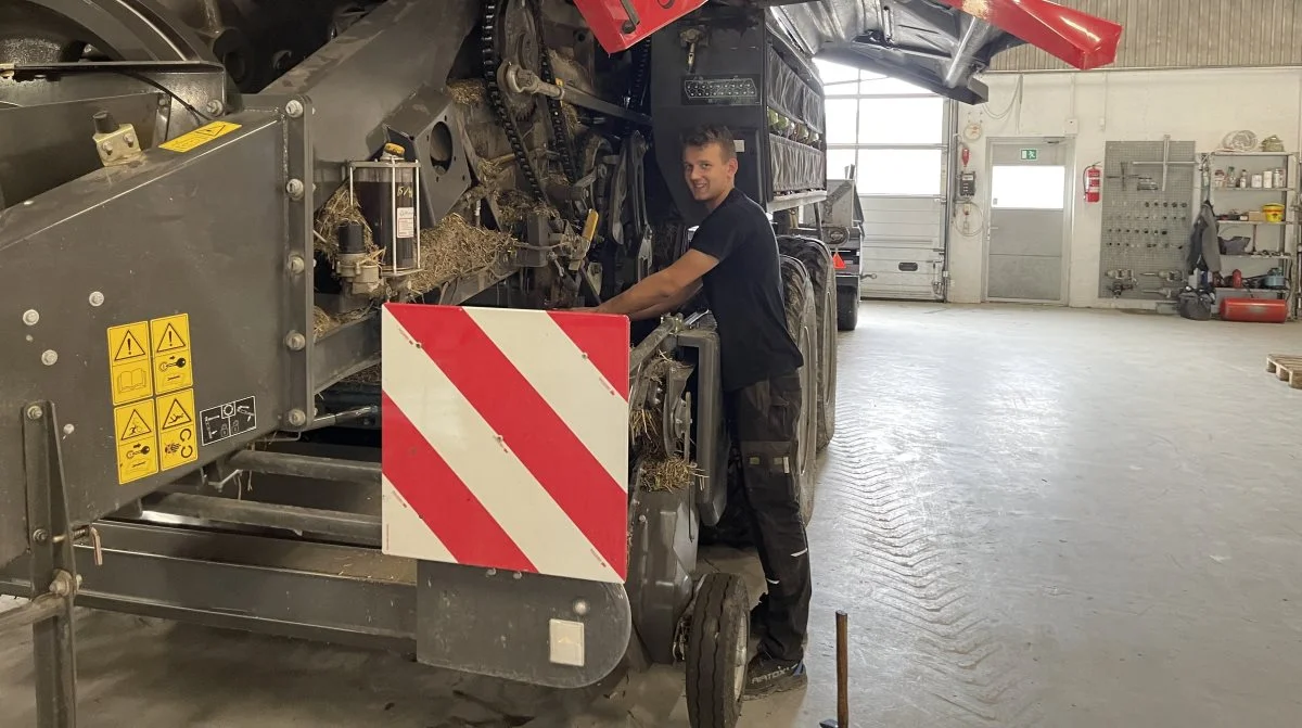 Rasmus Lund Kristensen er ansat hos Brdr. Thorsen i Nimtofte. Foto: AGCO Danmark