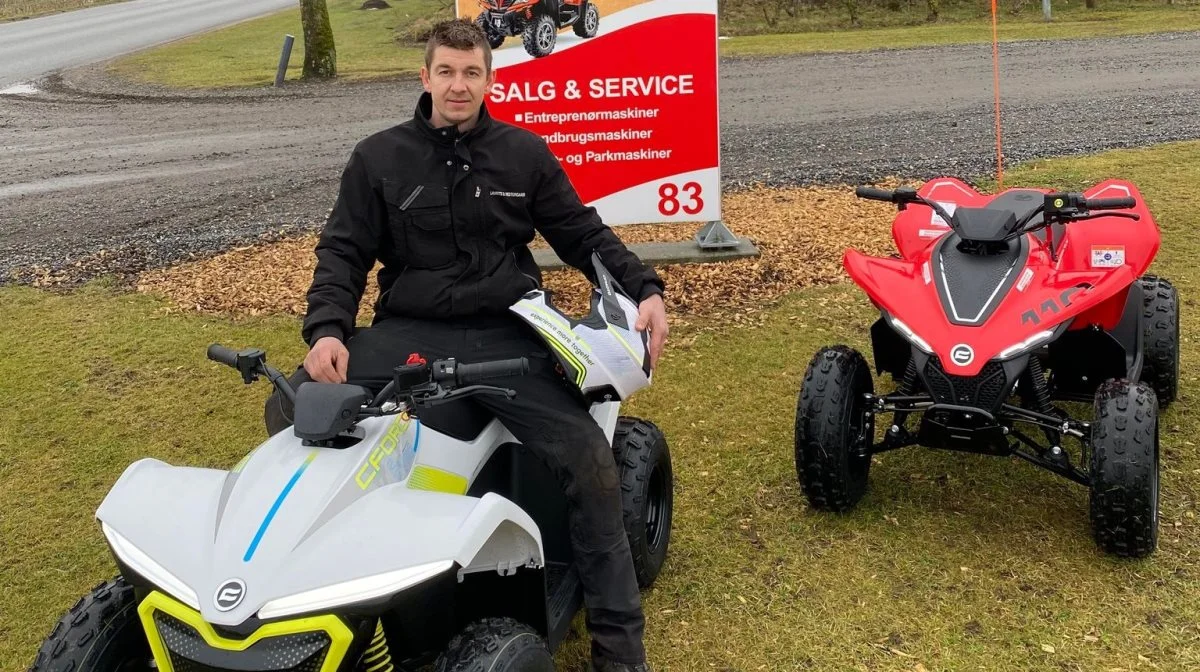 - Den første model er børnemodellen og udgør den helt perfekte startermodel. Ingen intern forbrænding, betyder ingen varme motordele, udstødningsgasser eller støj, forklarer Laurits Vestergaard fra Vestergaards Maskinservice. Foto: Vestergaards Maskinservice