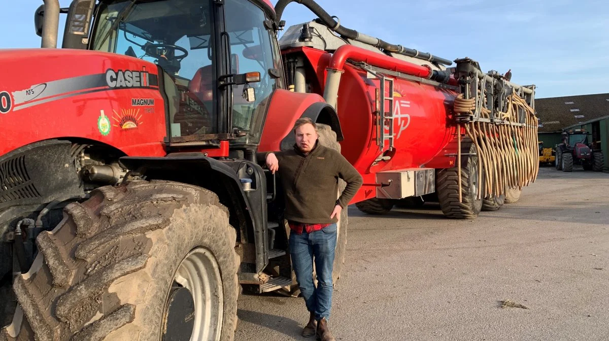 Emil Degn Jensen, 25 år, er uddannet landmand fra Landbrugsskolen Sjælland i Høng og har tillige en uddannelse som produktionsleder. Foto: Jesper Hallgren