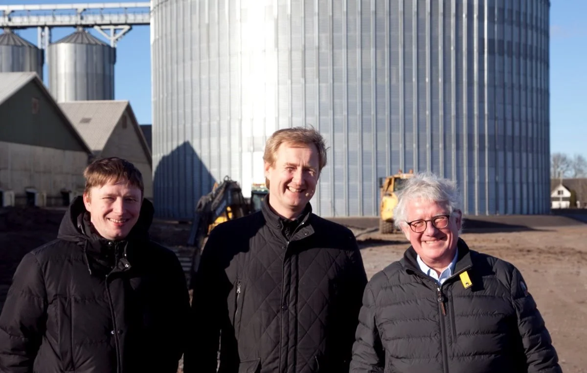 Fra Venstre: ejerne af Mollerup Mølle, Holger Pedersen, Jakob Pedersen og bestyrelsesformand, Søren Rathcke. Arkivfoto
