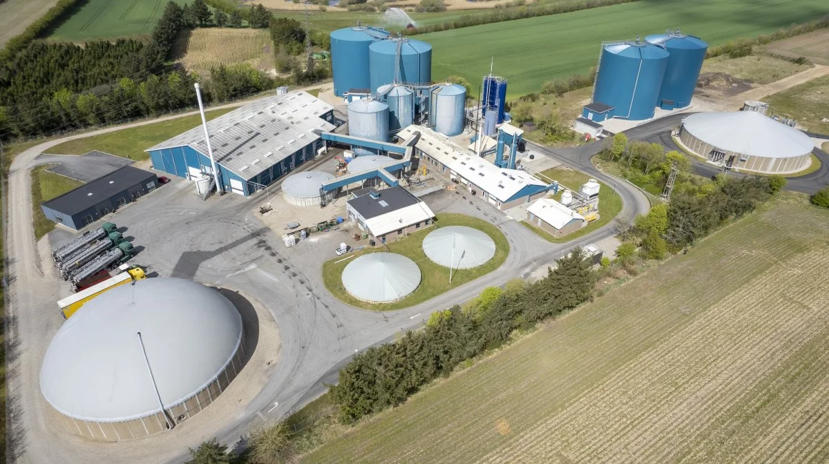 Danmark er det land i Europa, hvor der produceres mest biogas pr. indbygger. Det sker blandt andet fra Ribe Biogas, der ses i billedet her. Den store produktion har skabt interesse fra store investorer. Arkivfoto