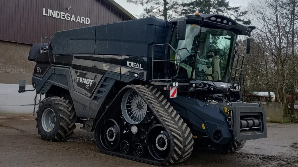 Fendt mejetærsker leveret hos driftsfællesskabet Stougaard på Lindegaard i Flemløse af TBS Fyn. Foto: TBS