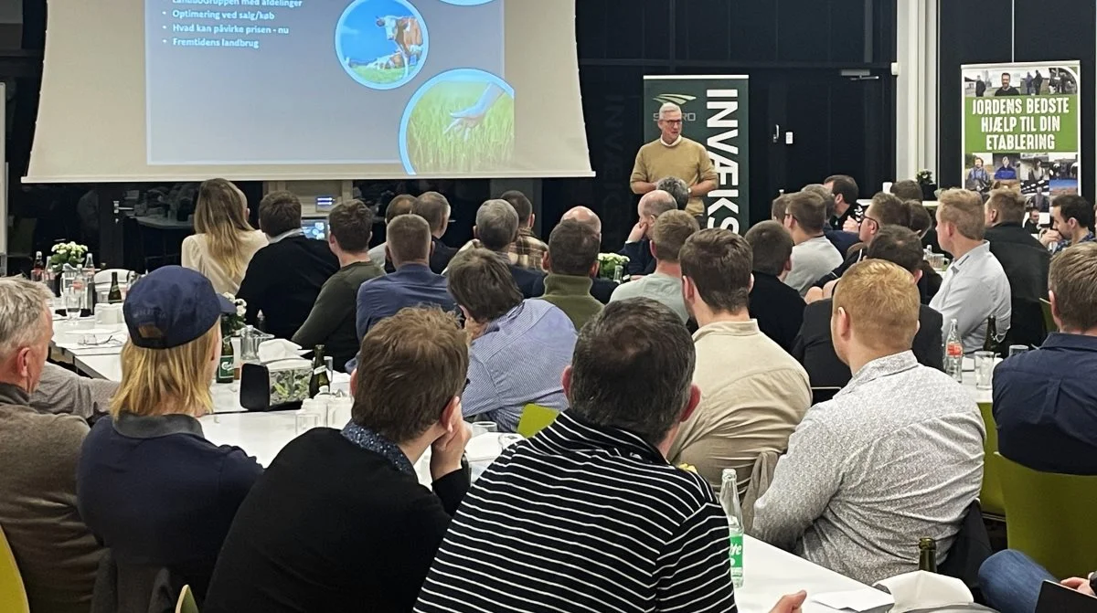 Jørn Lauritsen, der er direktør i ejendomsmæglerkæden LandboGruppen, fortalte på mødet lidt om markedet for jord og landbrugsejendomme og forventningerne til fremtiden. Foto: Sagro