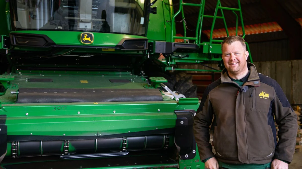 For den østfynske landmand Christopher Jensen var det vigtigt at finde en mejetærsker med stor kapacitet og høj kvalitet i både frøavl og halmen. Fotos: Semler Agro