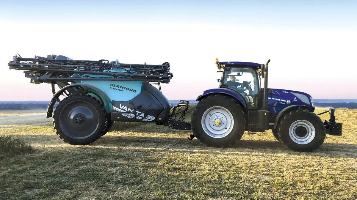 Berthoud Vantage trailersprøjten fås med 2.800-6.700 liter beholder og bombredder fra 20-44 meter.